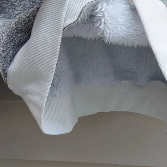 Stylish woman gray, warm sweatshort top. Size M Fur inside Lightweght Comfy Cozy - Picture 4 of 5
